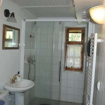 Dom Pod Klonem Na Kaszubach بيت للعطل *